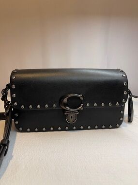 Coach H2281-CE763 Studio Bag 20
With Crystal Rivets leather Crossbody